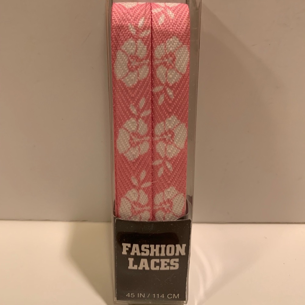 NWT FASHION SHOE LACES.